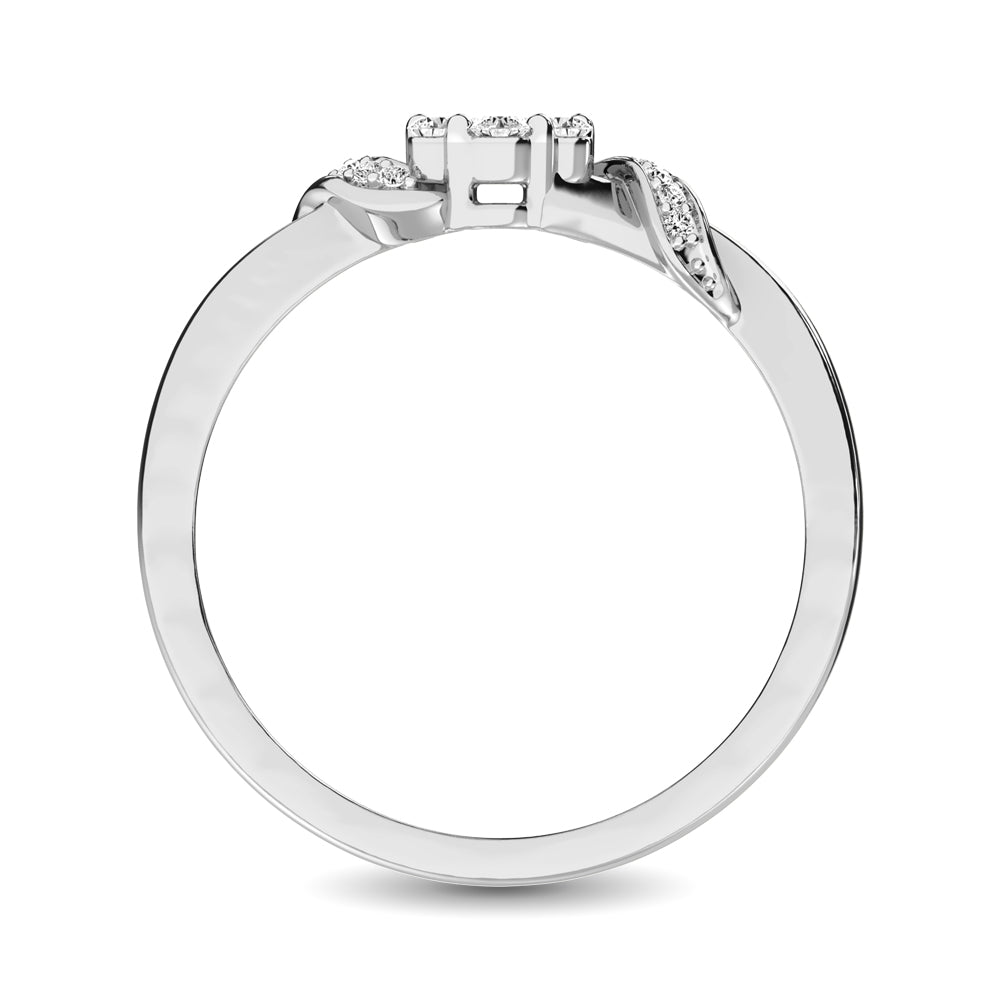 10K White Gold 1/6 Ct.Tw. Diamond Flower Ring