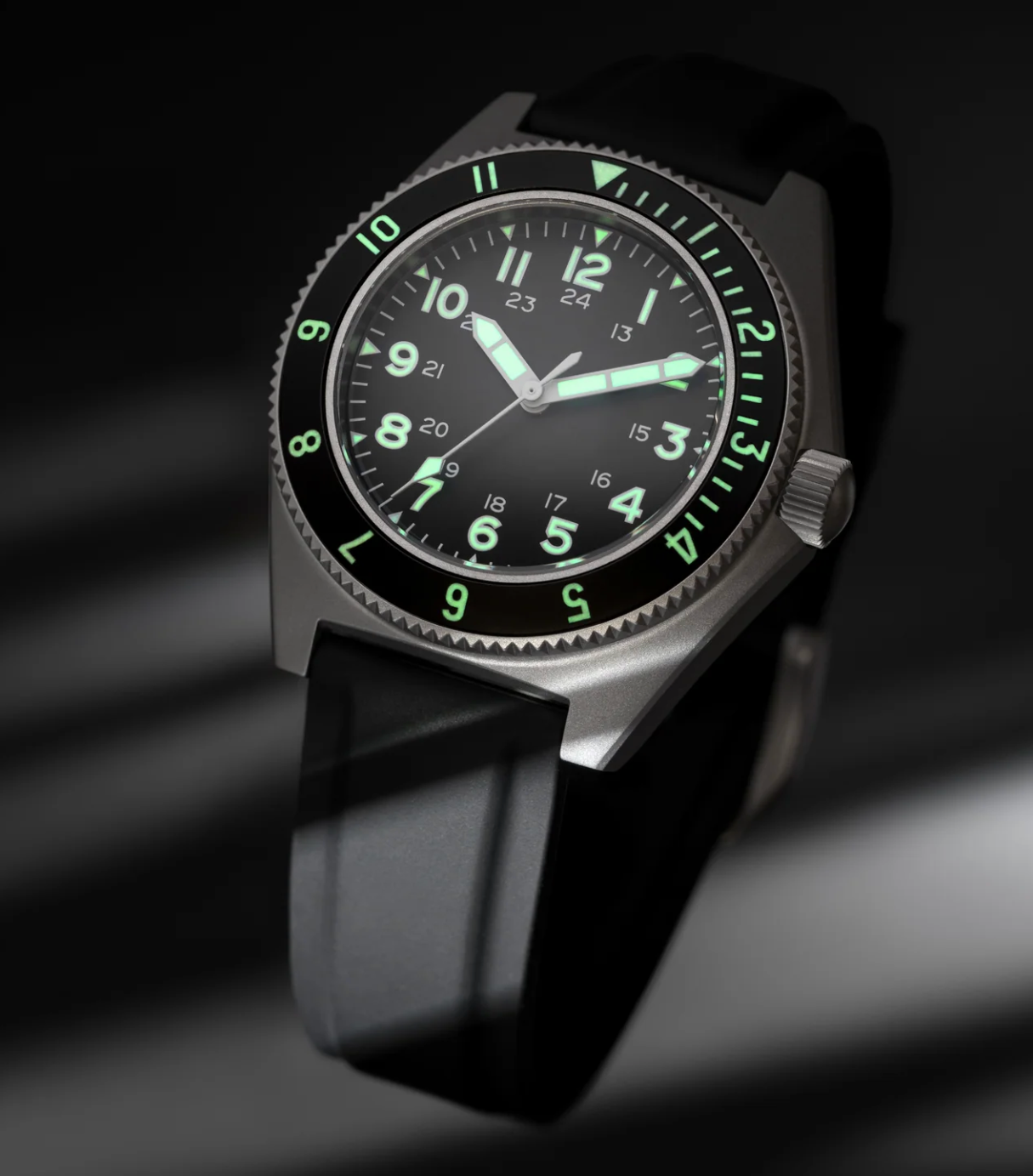 BENRUS Type 2 MIL SPEC 39.5mm Swiss Made Automatic Sapphire Crystal Men's Watch